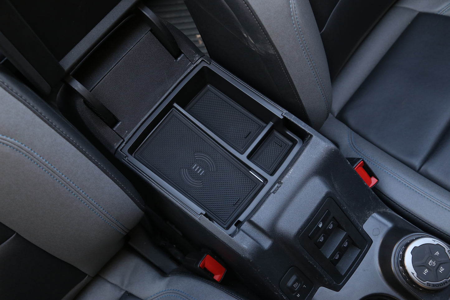 Armrest storage box with wireless charging for Ford Bronco 2021+