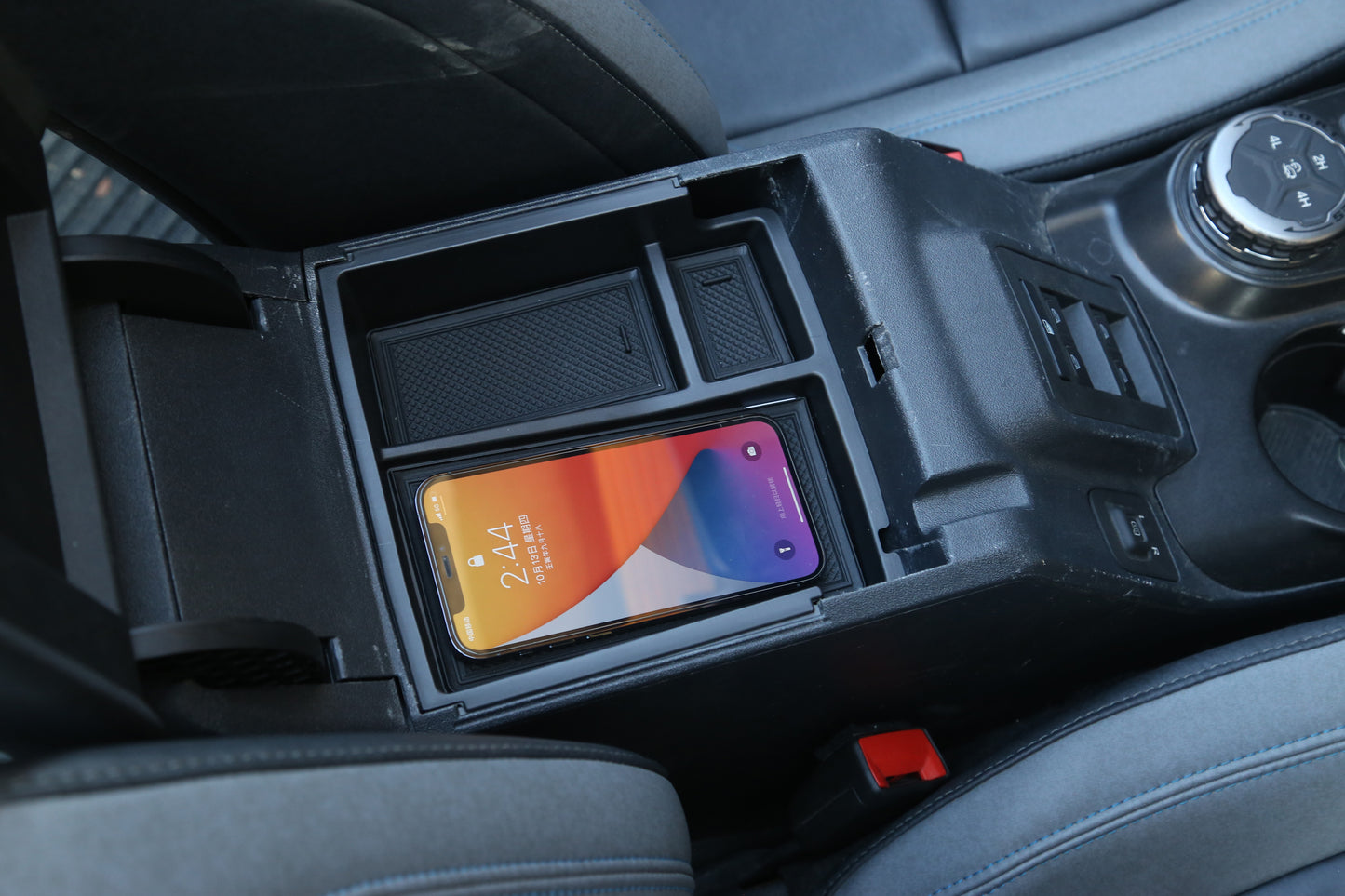 Armrest storage box with wireless charging for Ford Bronco 2021+